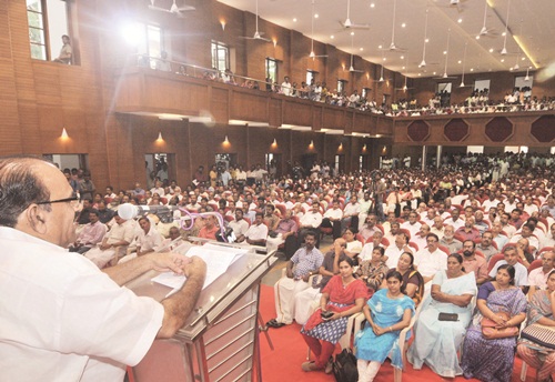 Kodiyeri Balakrishnan inaugurating Seminar on Threat of Communalism at Kochi on September 11, 2015